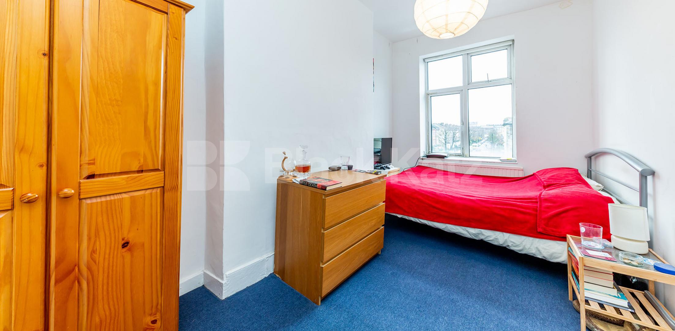 			VIDEO VIEWING AVAILABLE!, 4 Bedroom, 1 bath, 1 reception Flat			 Hornsey Road, HOLLOWAY